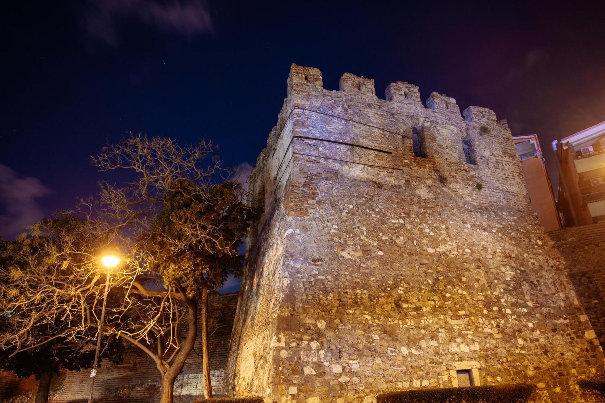 Super Apartment In The Ancient Roman Amphitheater Durres Ngoại thất bức ảnh