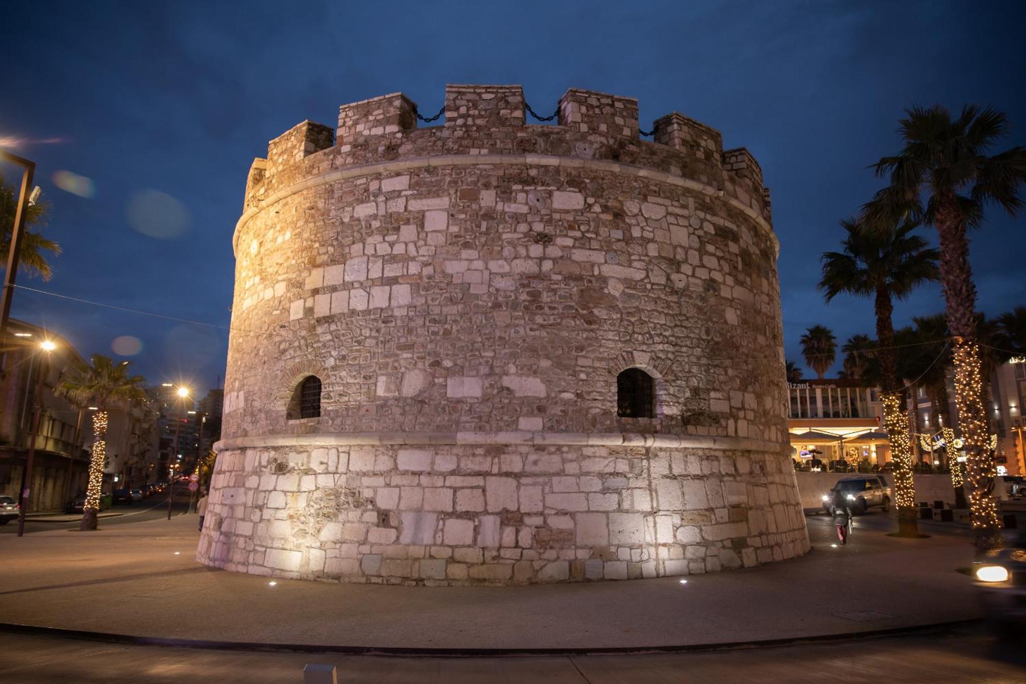 Super Apartment In The Ancient Roman Amphitheater Durres Ngoại thất bức ảnh